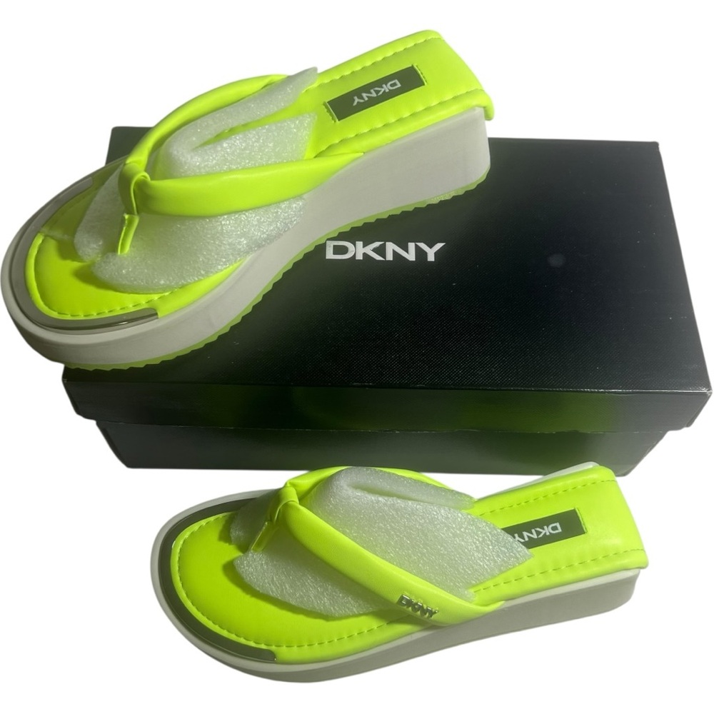 DKNY Bright Neon Green Platform Flip Flops sandals size 7.5 fun colorfun NIB